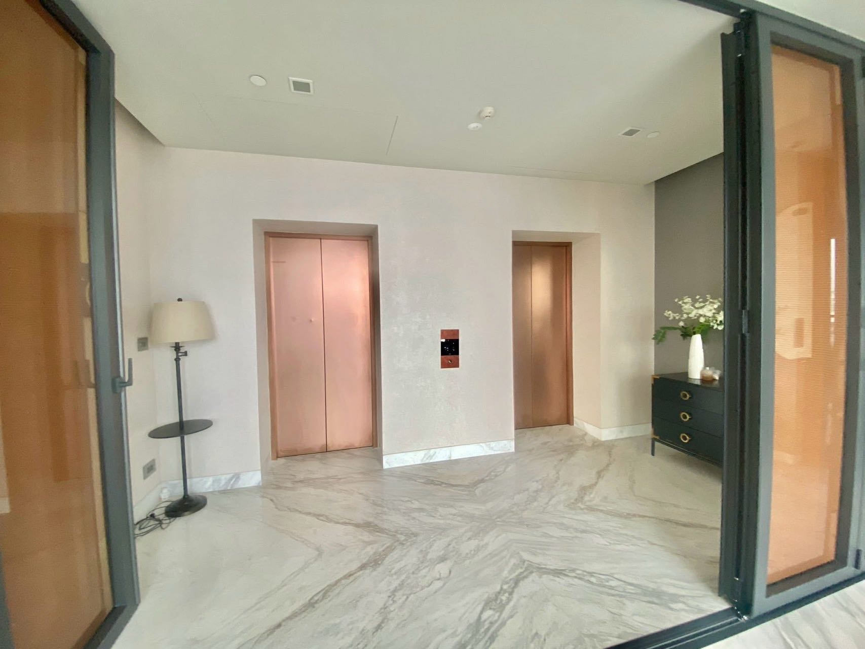 The monument thonglor 出售公寓