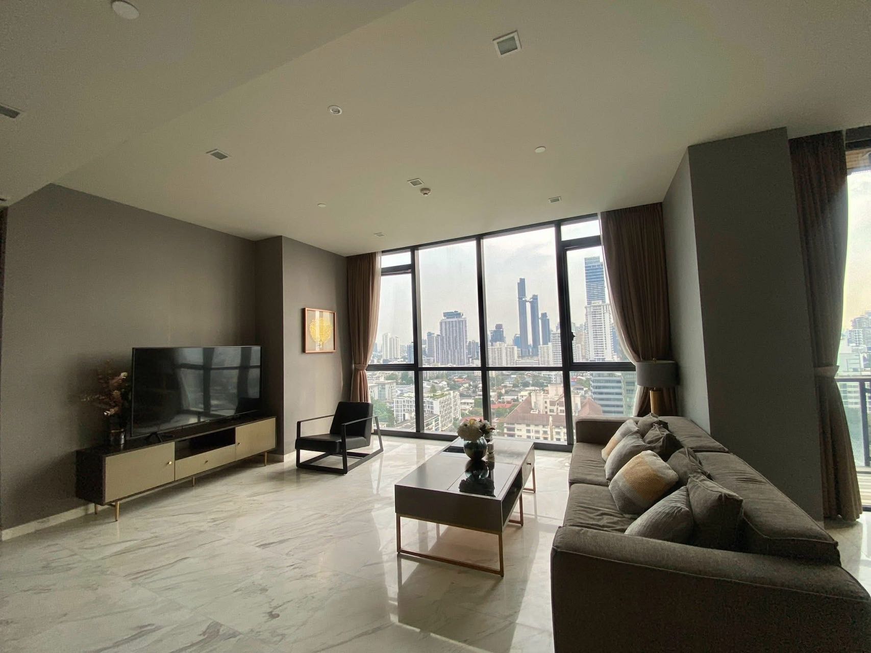 The monument thonglor 出售公寓