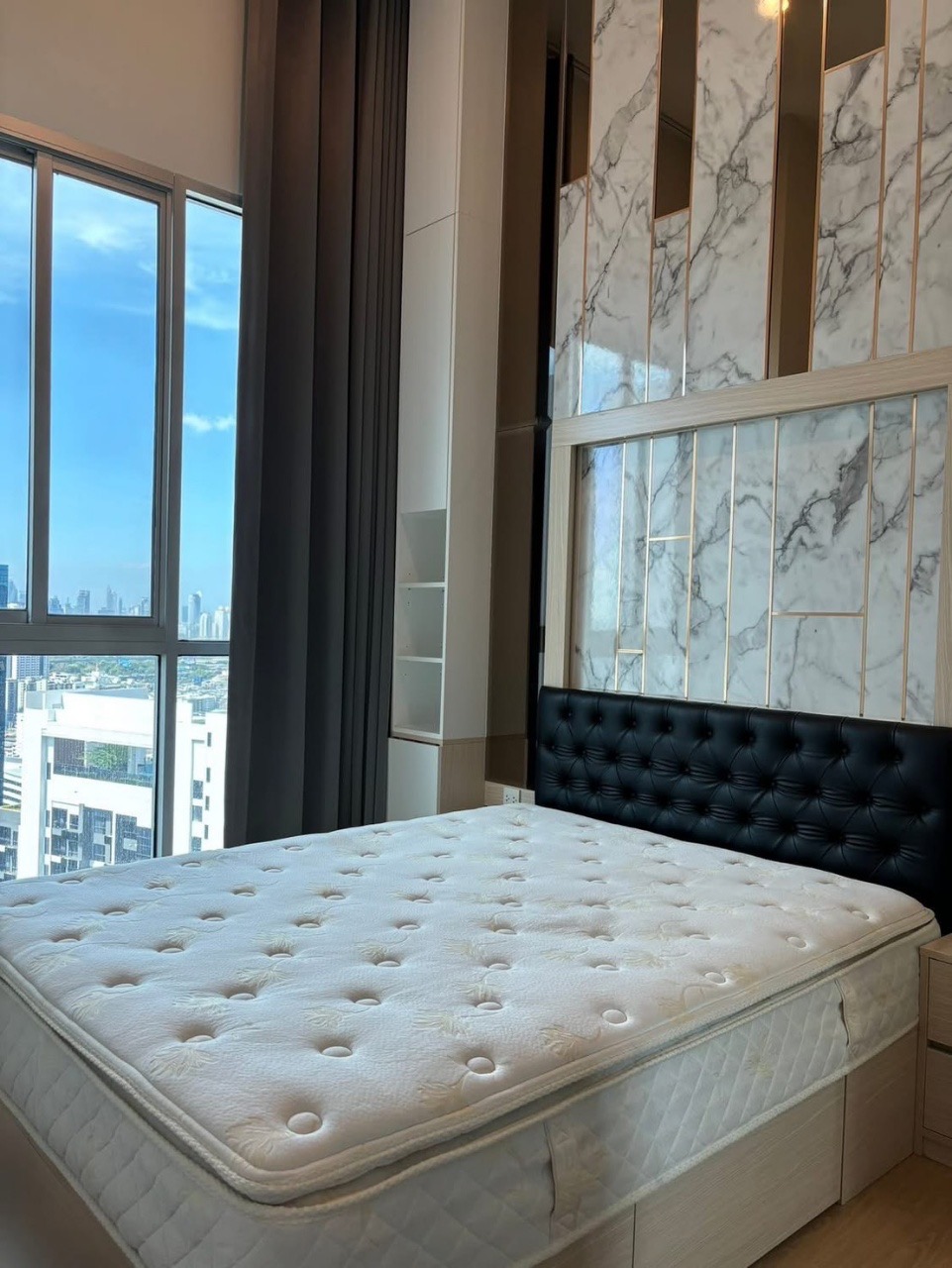 Noble Revolve Ratchada 1