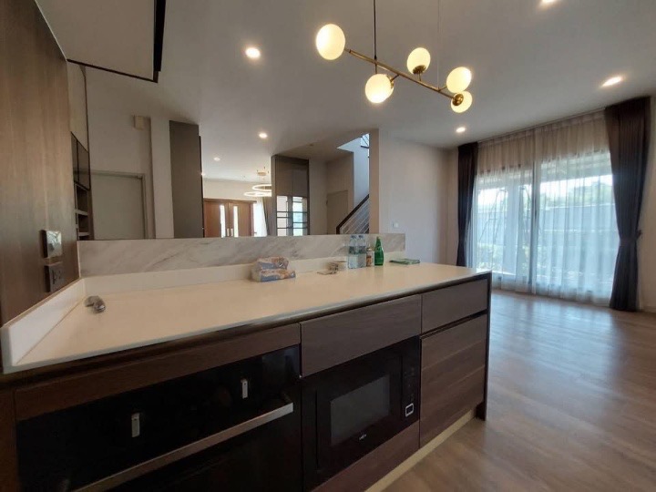 The City Thaweewatthana