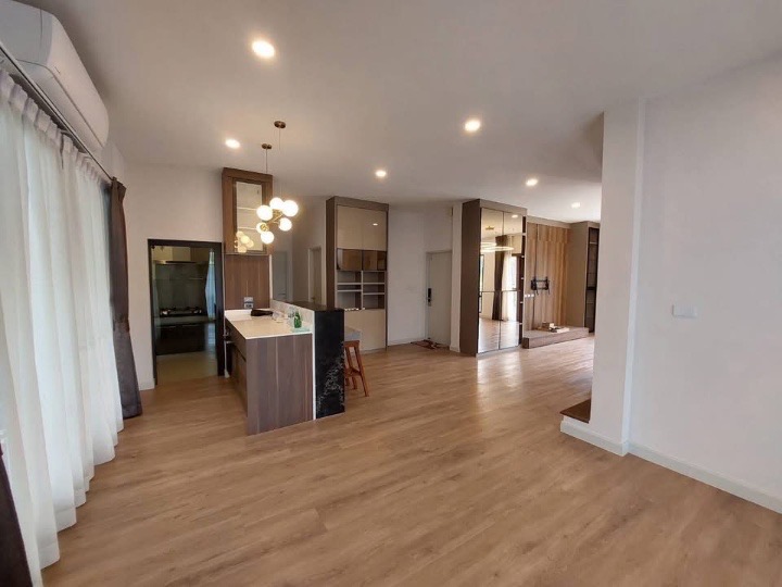 The City Thaweewatthana