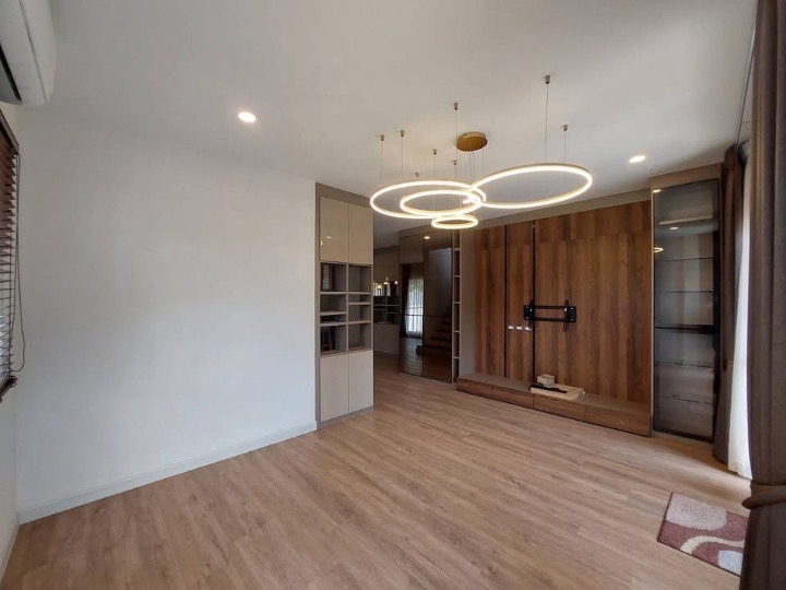 The City Thaweewatthana