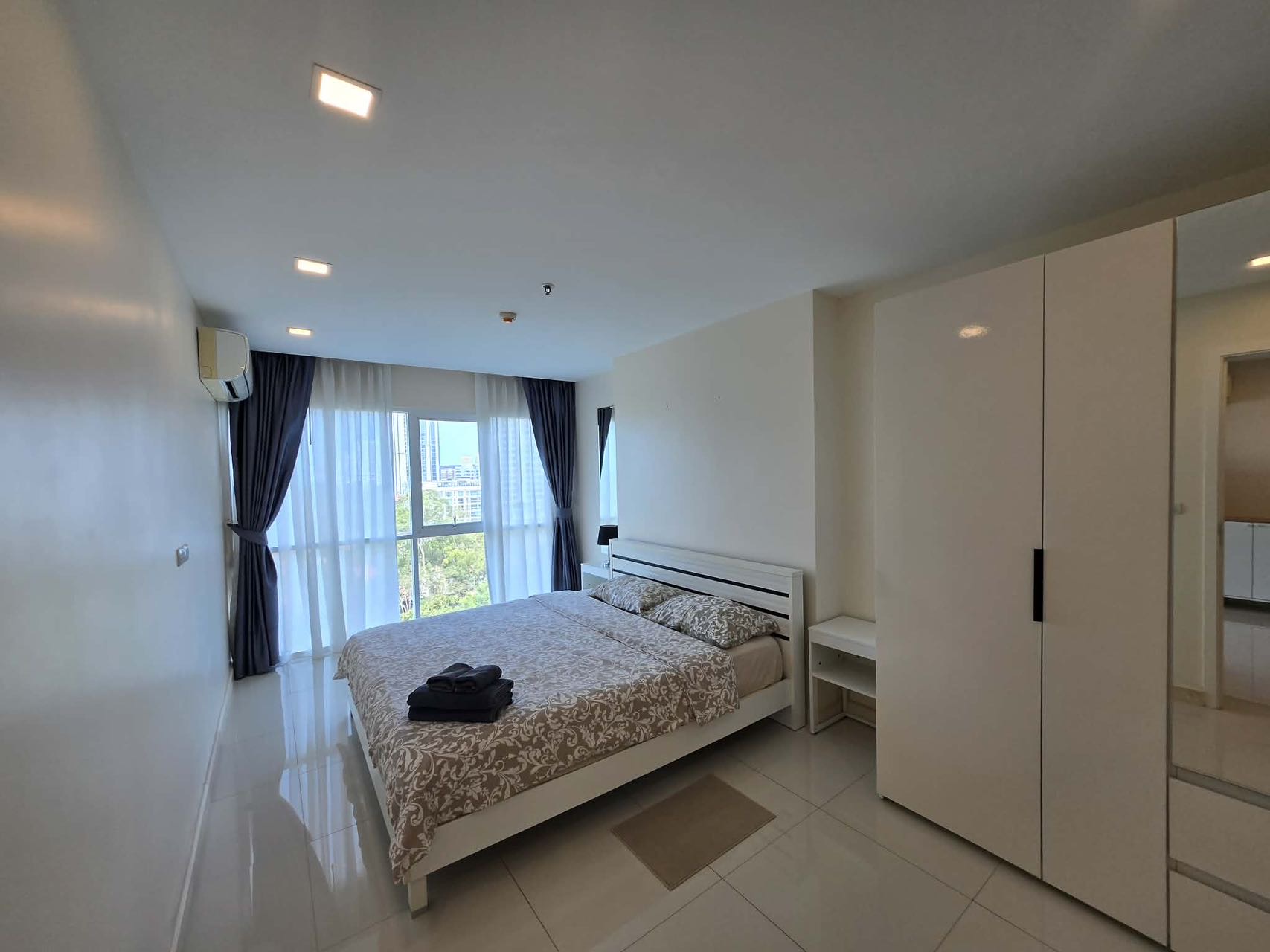 One Tower Phratamnak