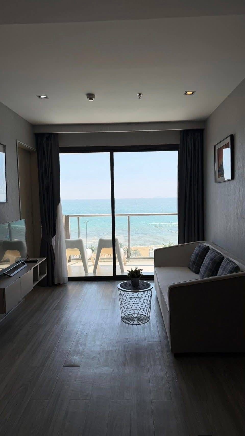 Aeras Beachfront Jomtien 