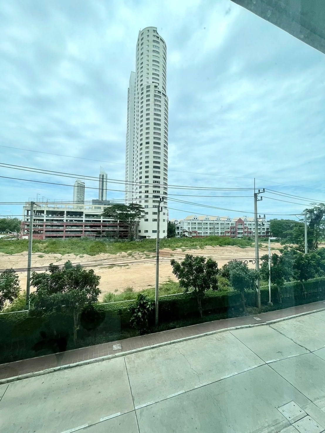  隆披尼海滩 中天 