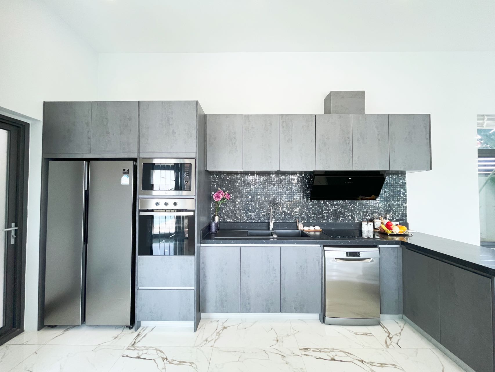 PALM LAKESIDE VILLAS