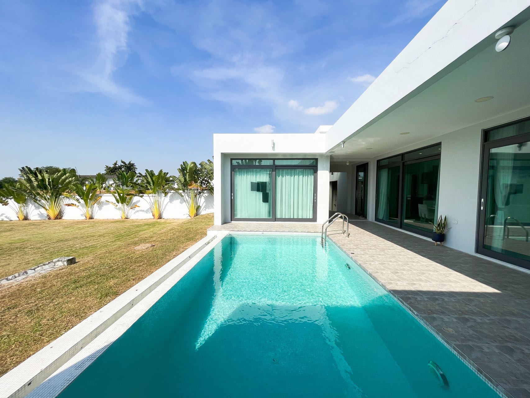 PALM LAKESIDE VILLAS