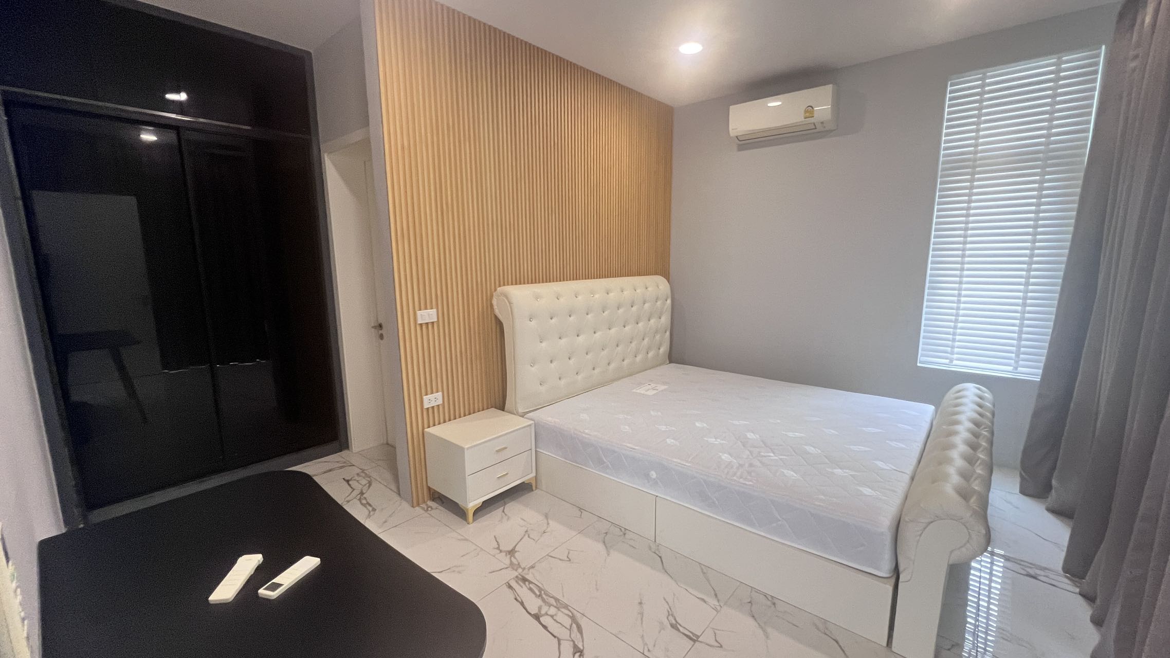 PALM LAKESIDE VILLAS