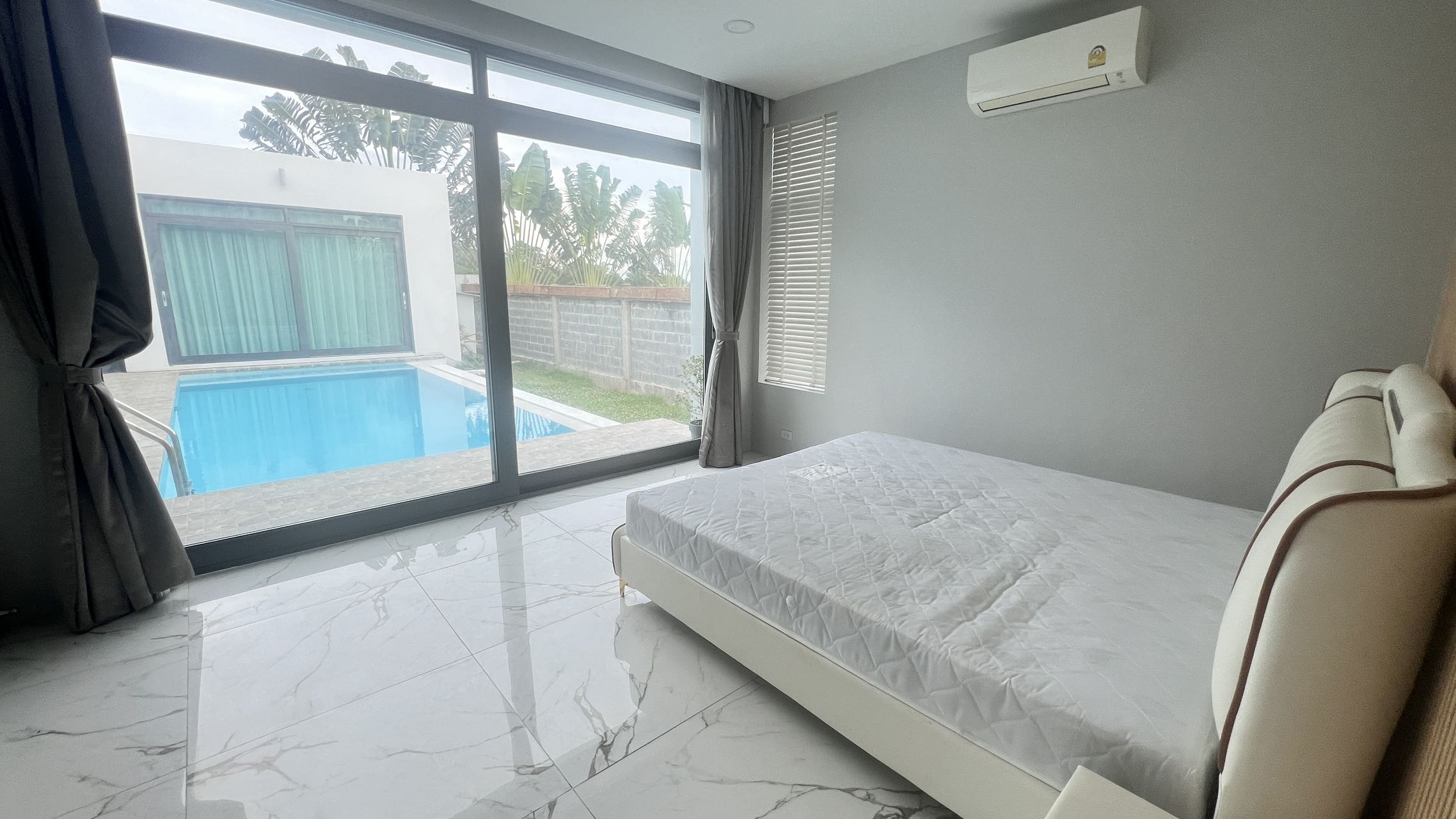 PALM LAKESIDE VILLAS