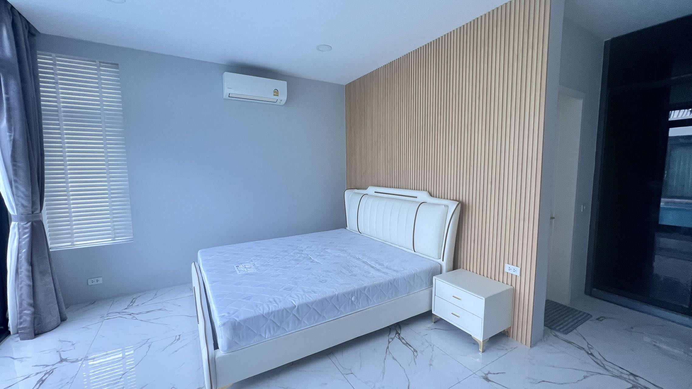 PALM LAKESIDE VILLAS