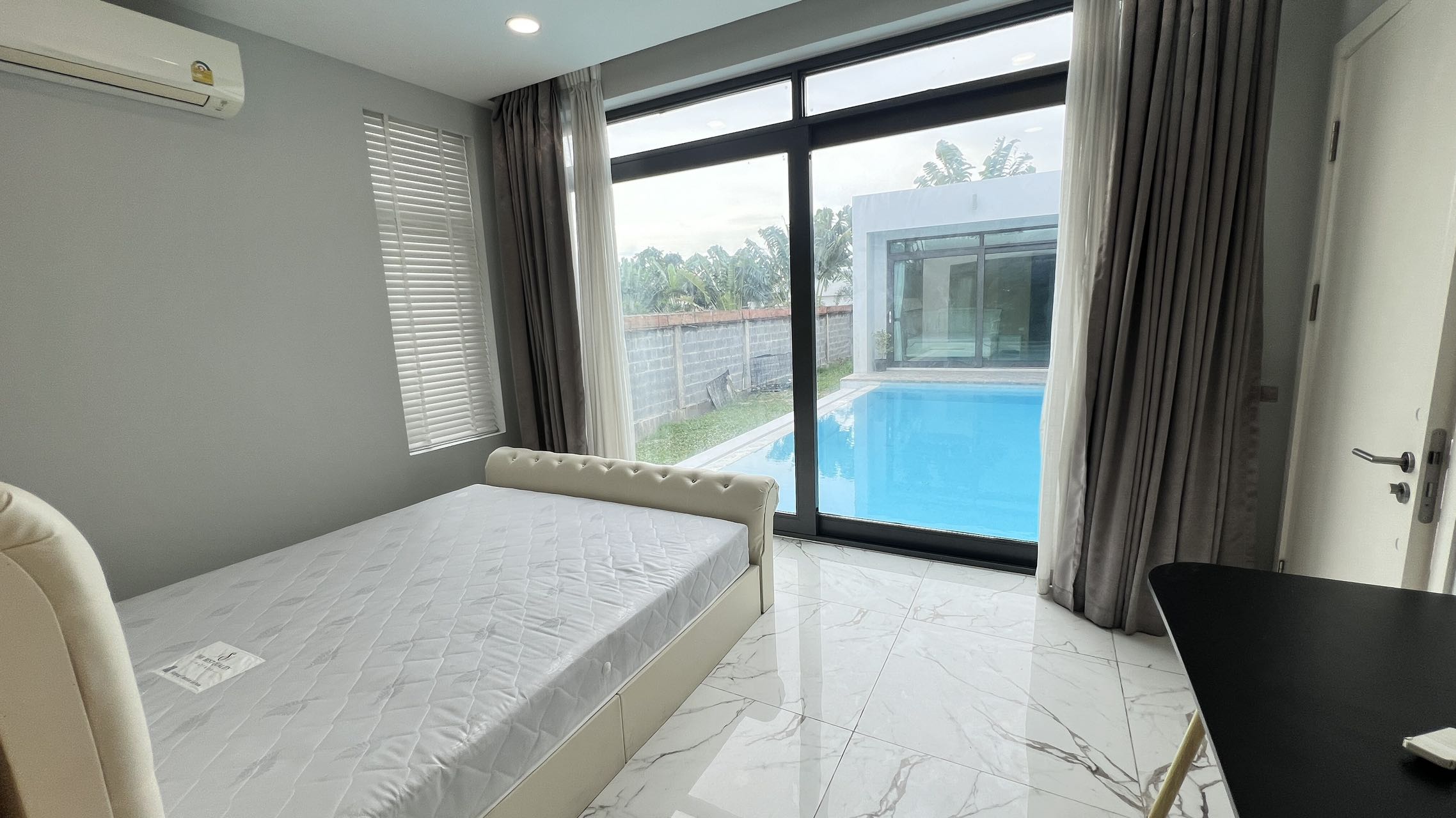 PALM LAKESIDE VILLAS