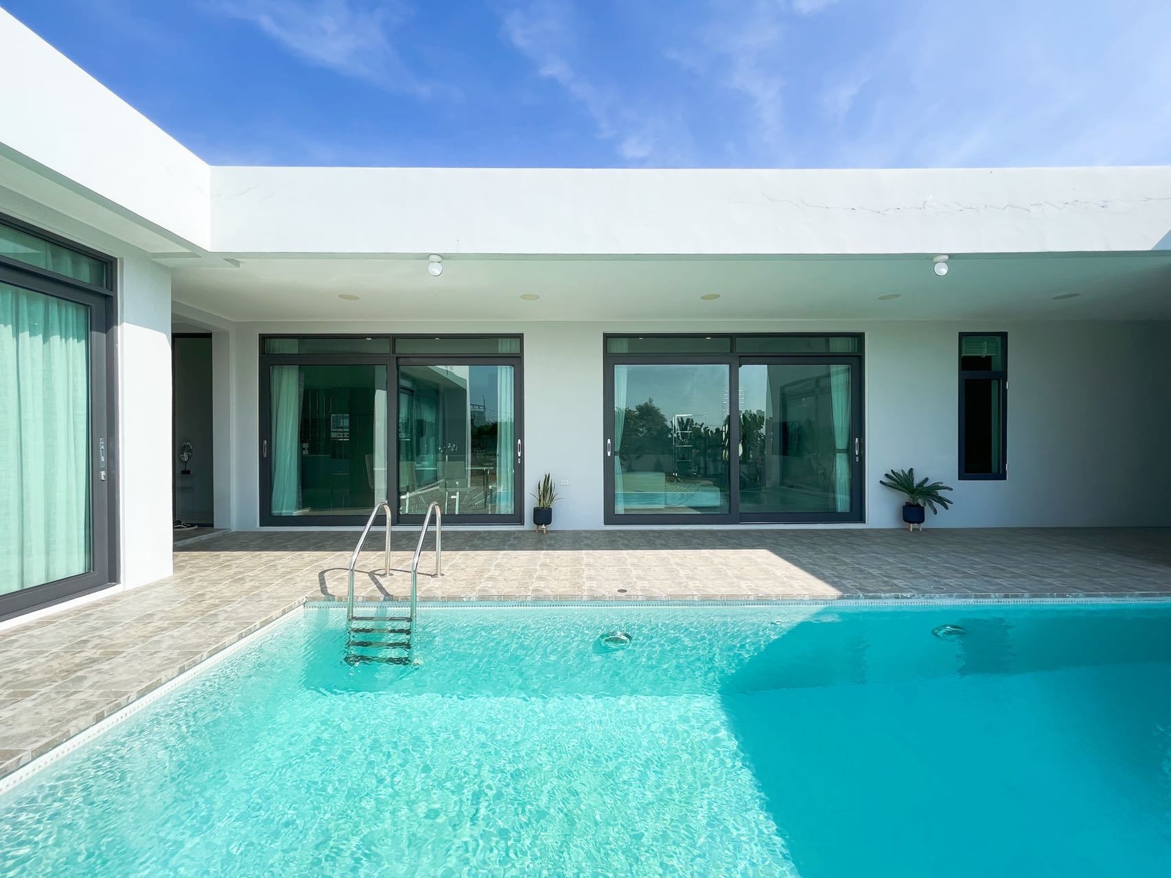 PALM LAKESIDE VILLAS