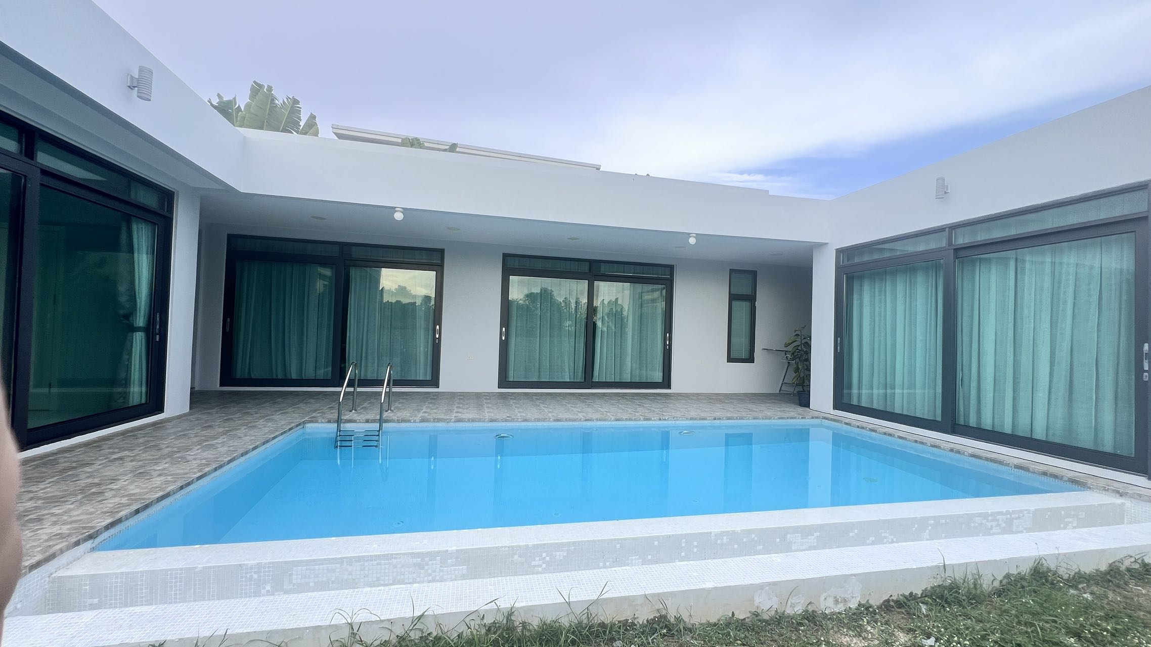 PALM LAKESIDE VILLAS