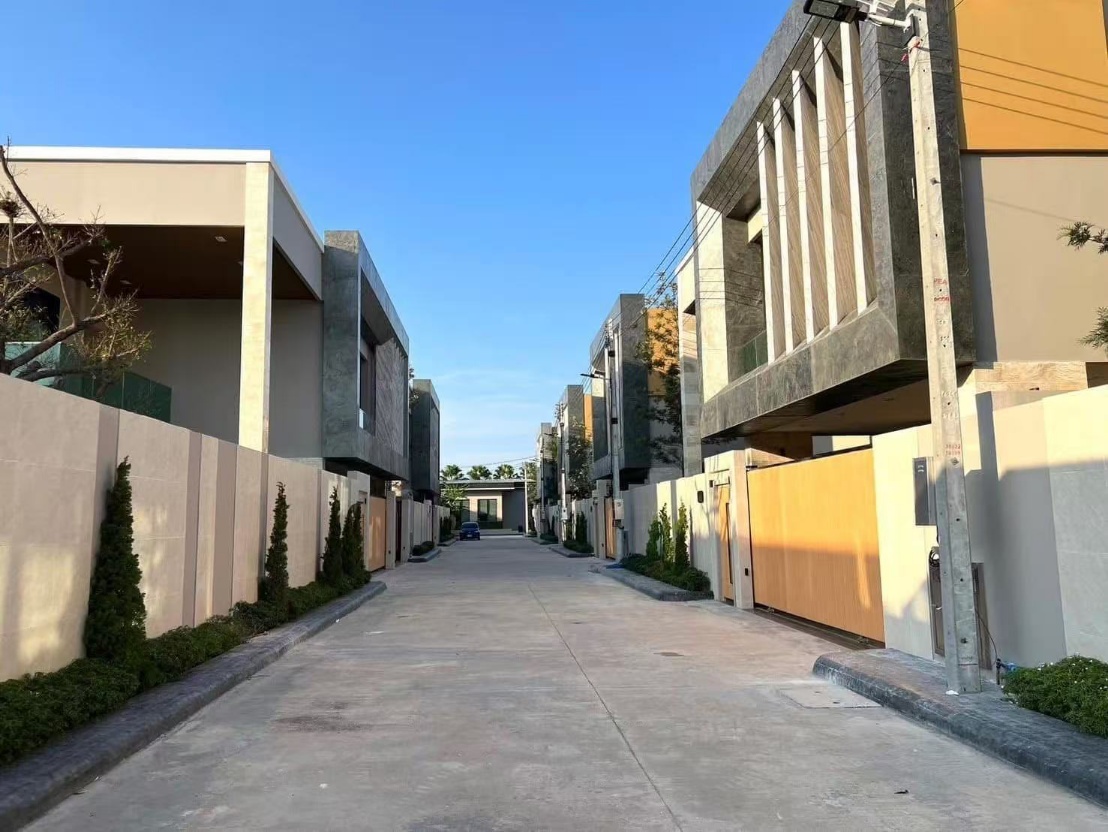 Madcha  Nirvana Pattaya