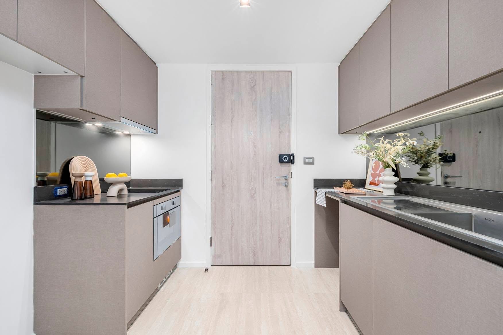 Craft Ploenchit Condo