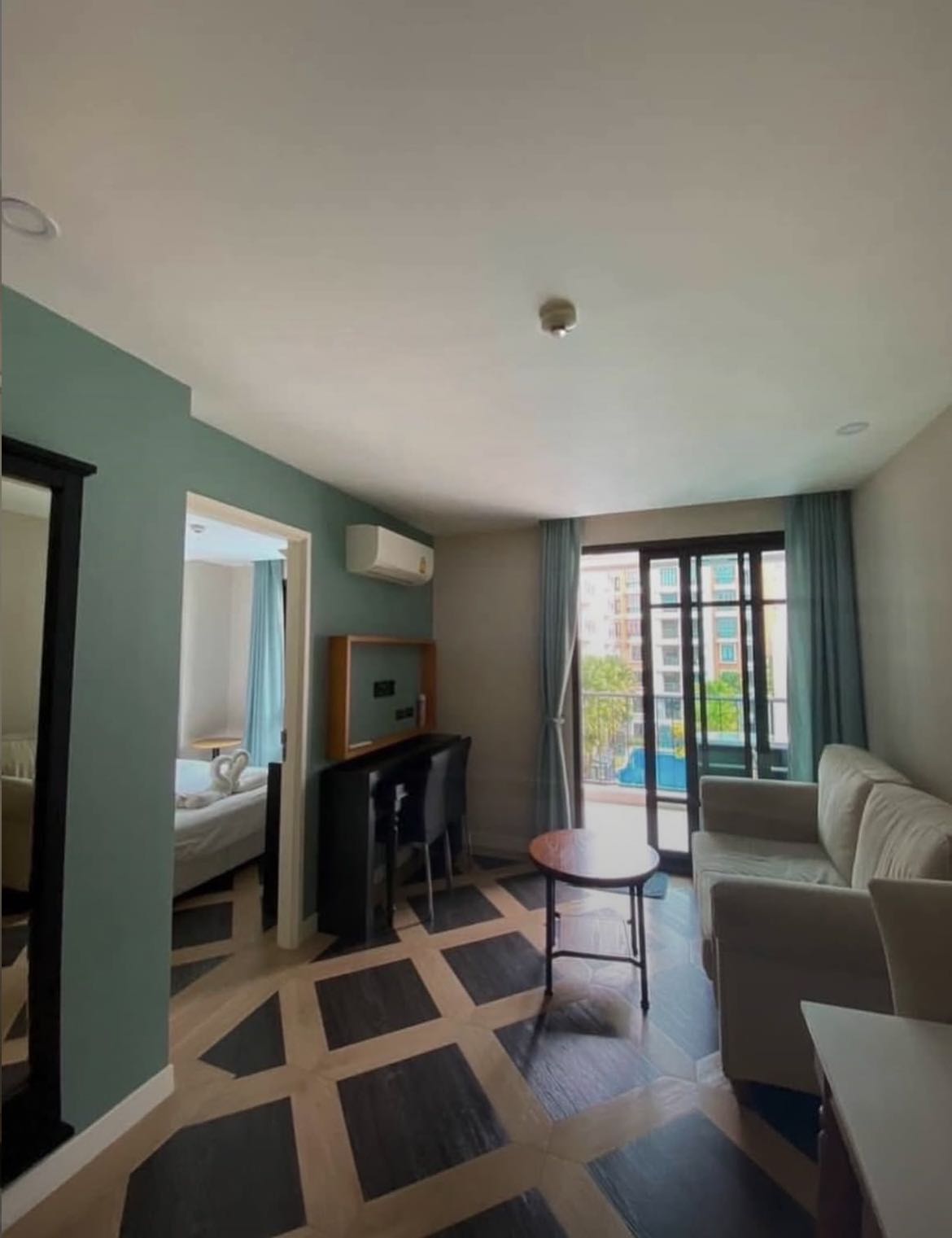 芭提雅中天海滩