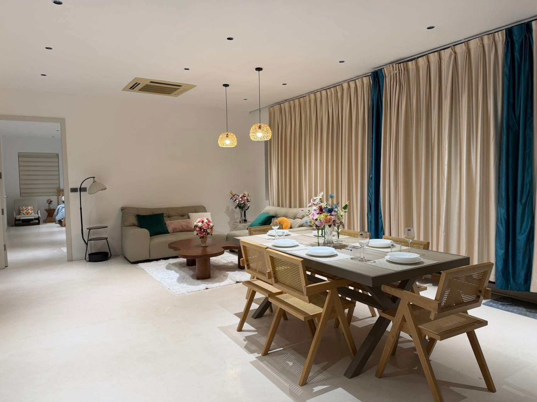 芭提雅中天 三层独栋泳池别墅