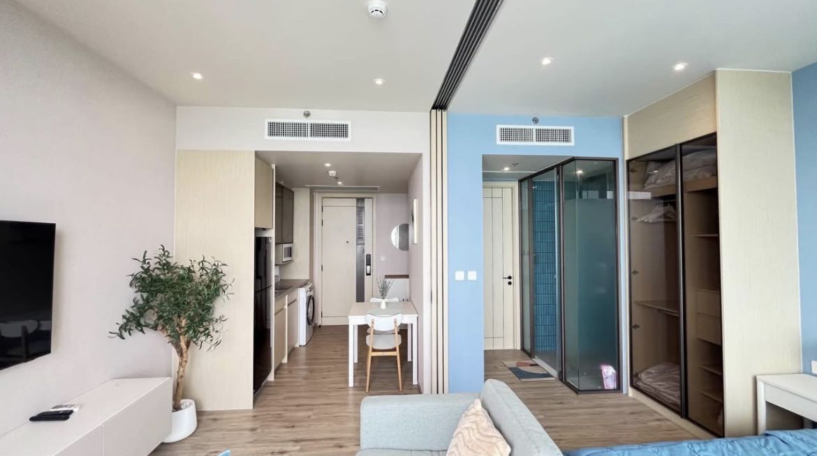 AROM Wongamat Luxury Condo