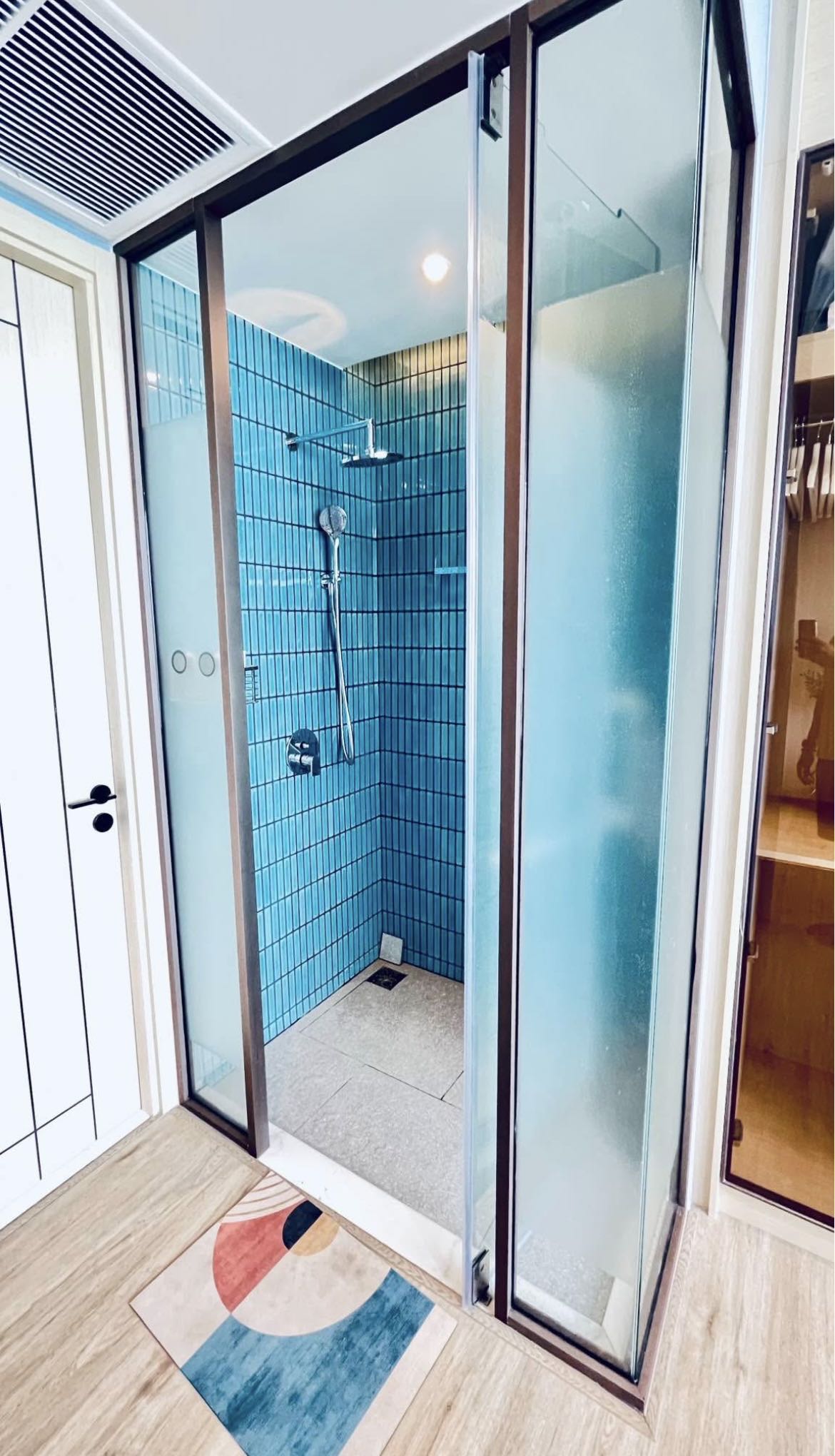 AROM Wongamat Luxury Condo