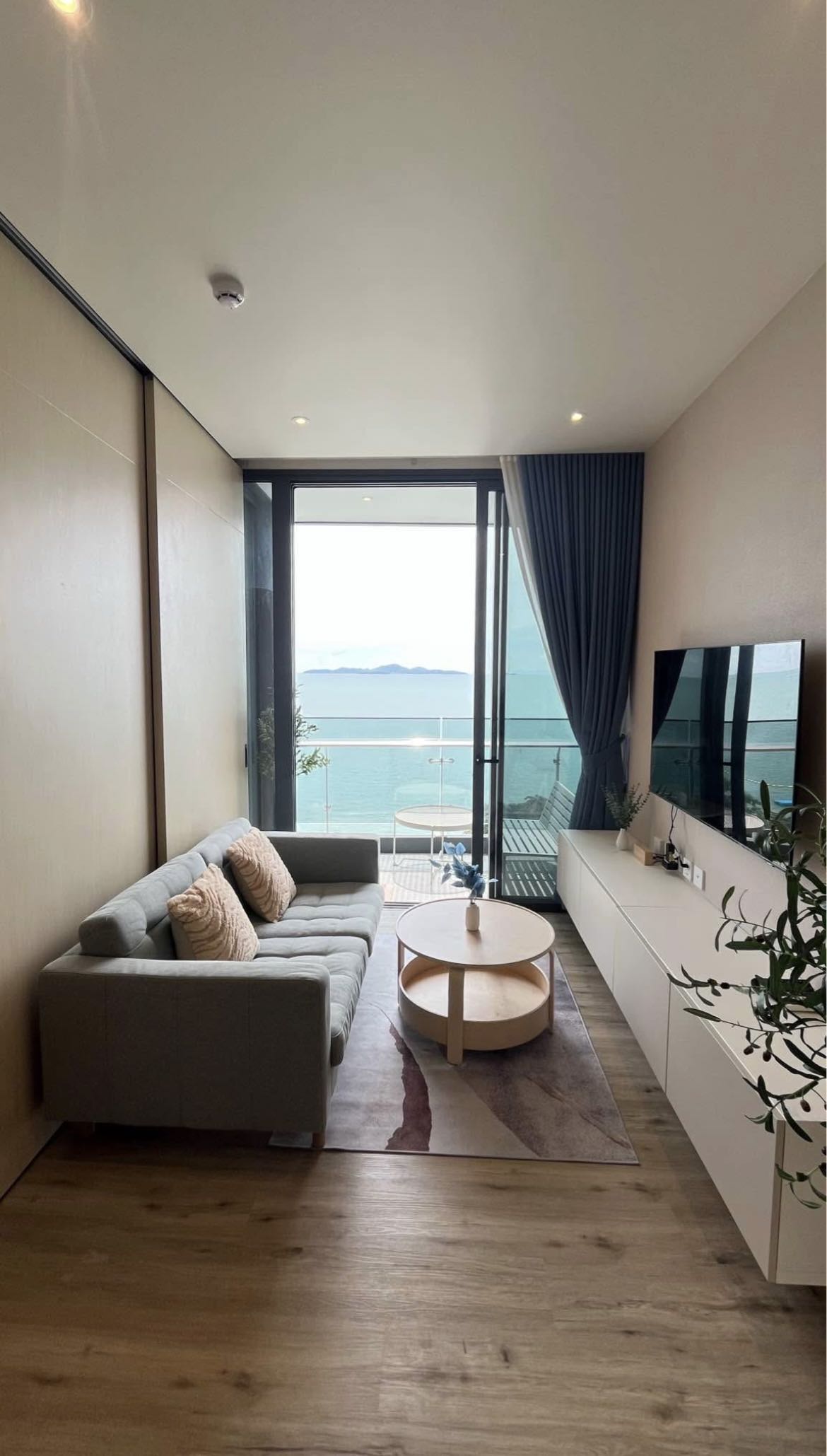 AROM Wongamat Luxury Condo