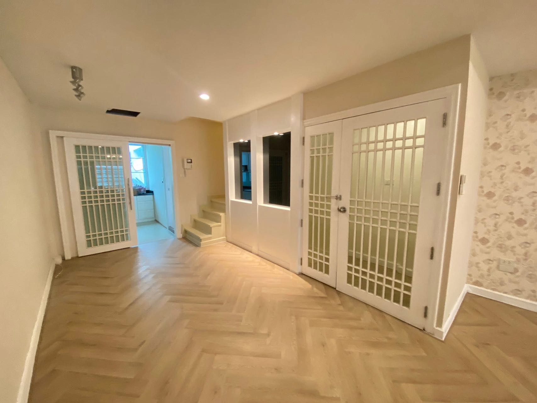 Home Office Pathumwan