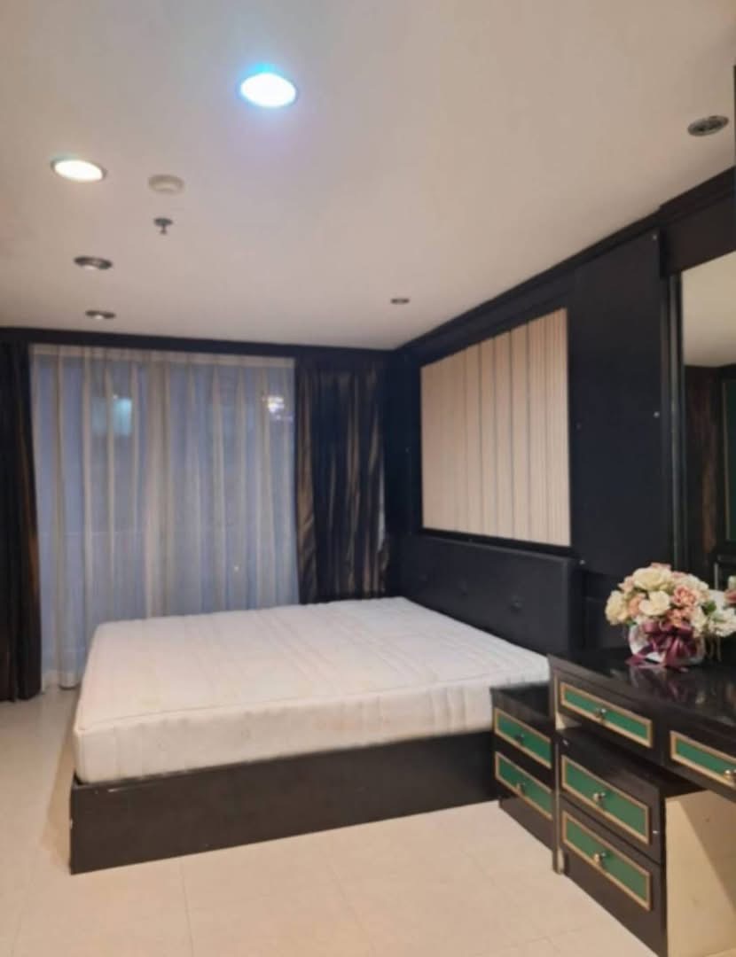 Asoke Place Condo 附近:MRT Sukhumvit, BTS A