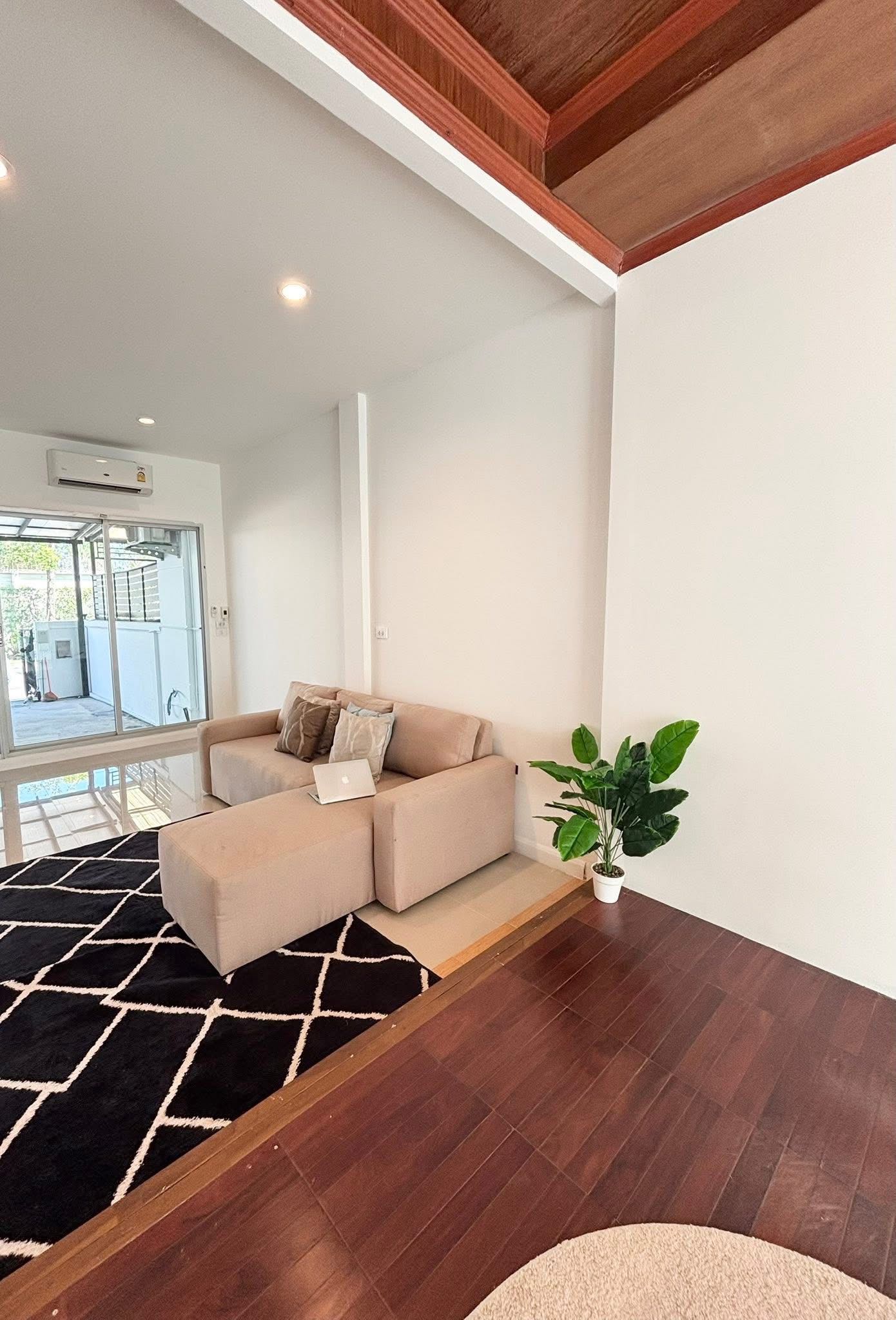 Vista 180 Teparak-Wongwaen Home Office