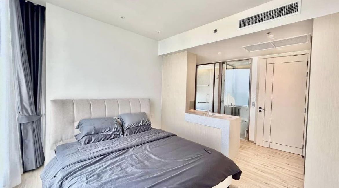  AROM Wong Amat Beachfront Condo