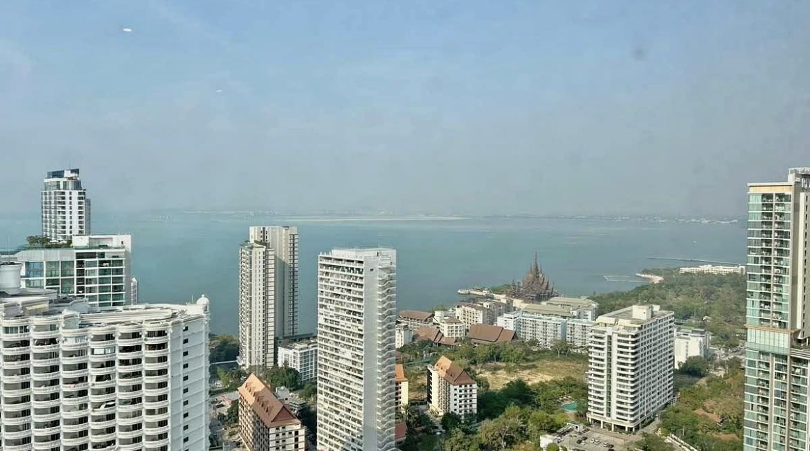  AROM Wong Amat Beachfront Condo