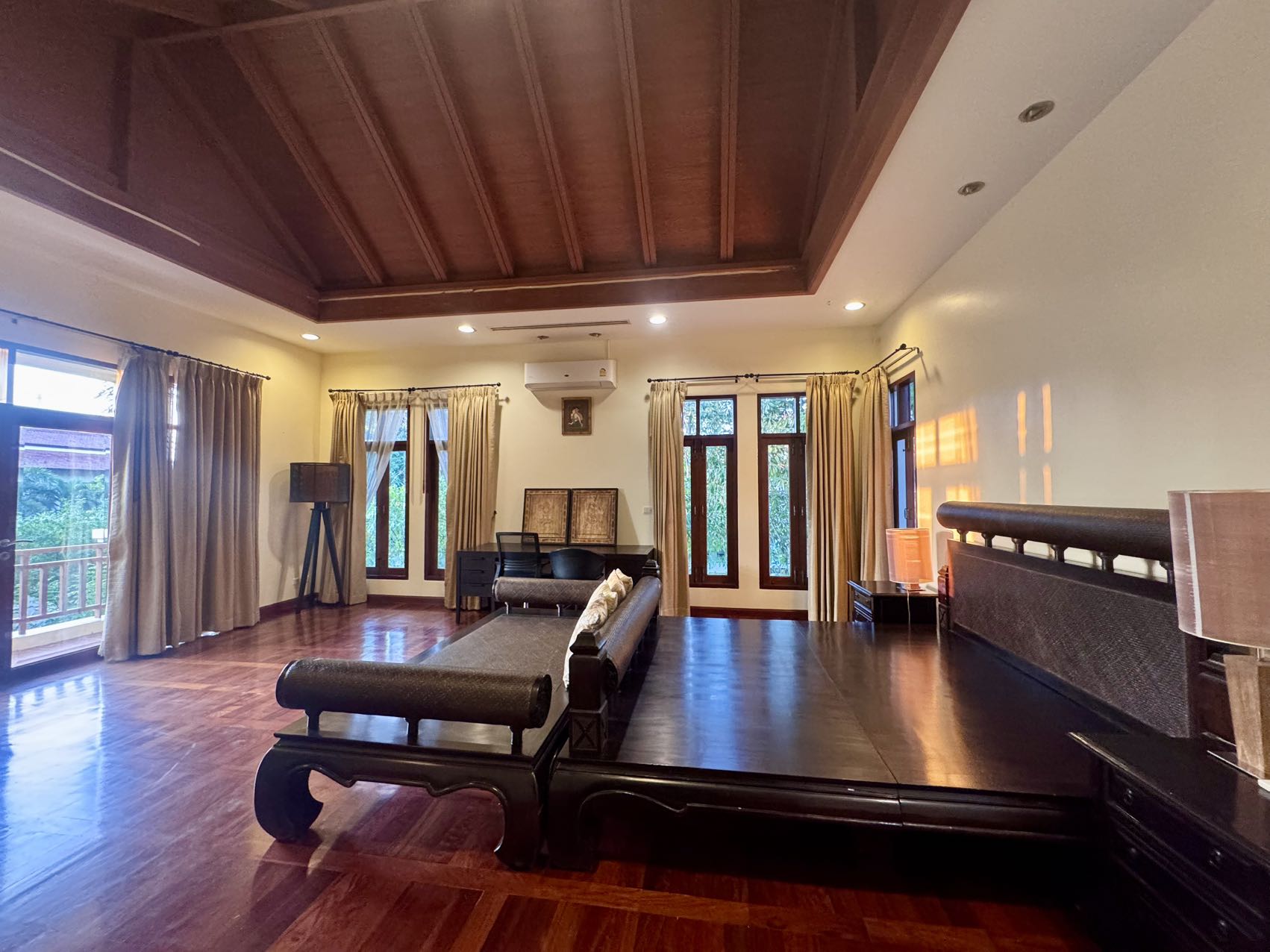 那中天泰巴黎独栋别墅