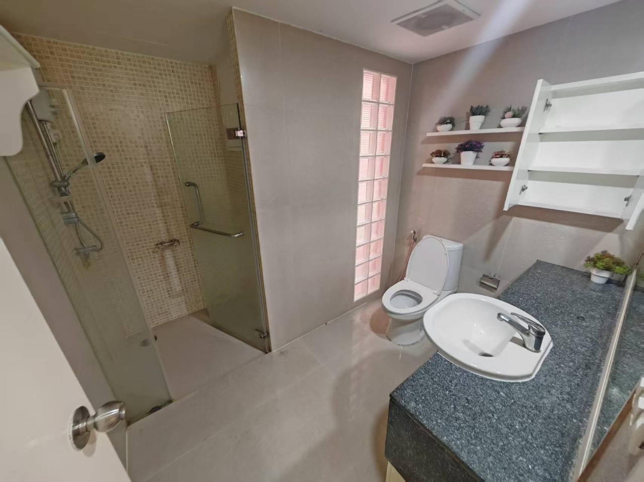 the kirs 2  ratchada 17