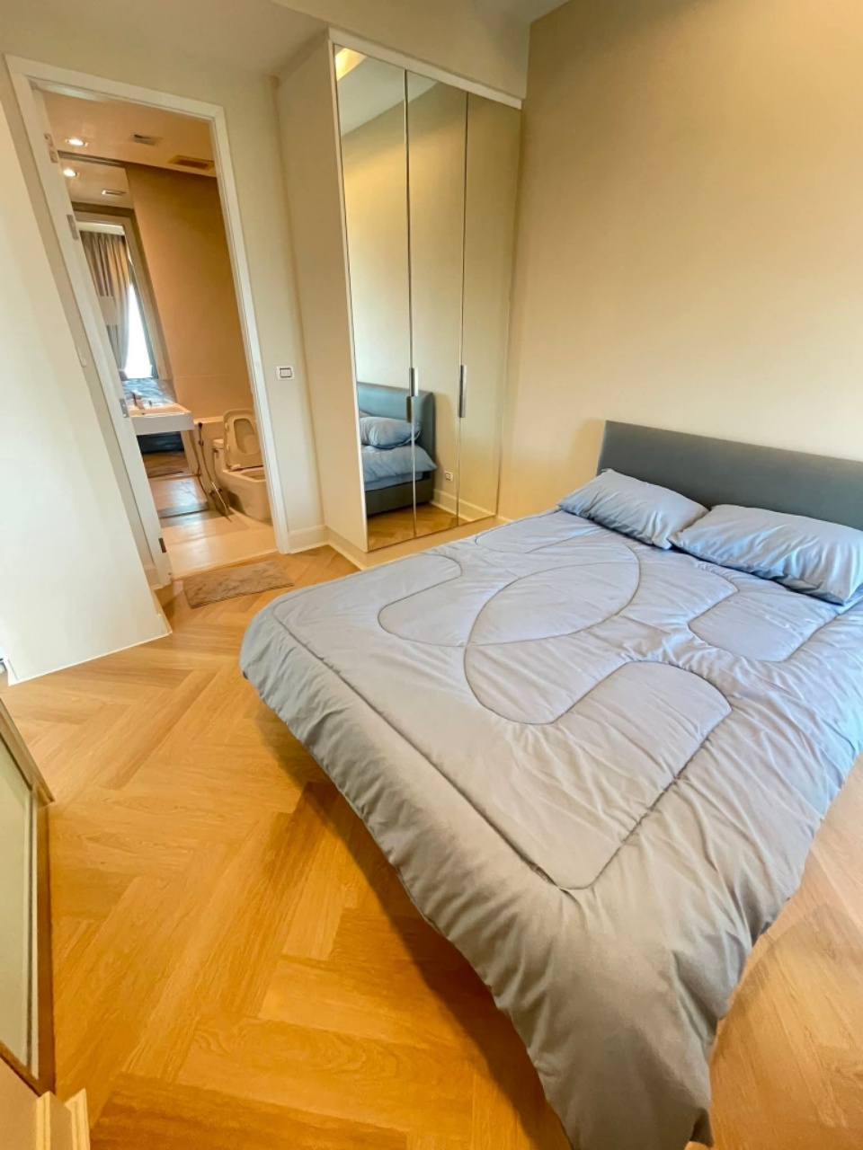 Equinox Phahol-Vipha