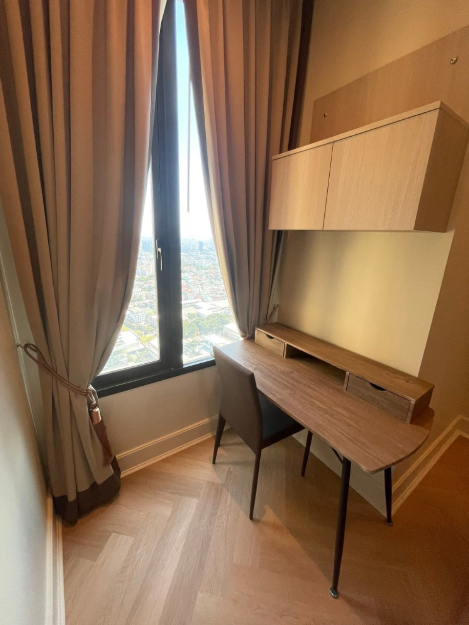 Equinox Phahol-Vipha