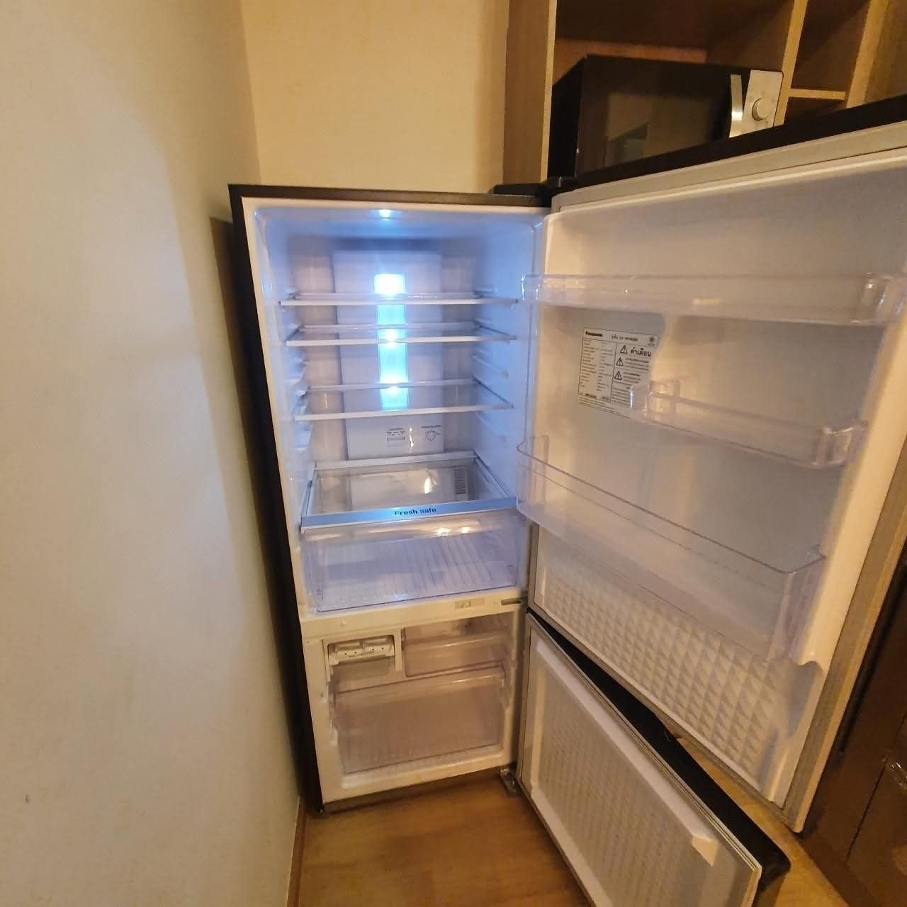 ELIO DEL MOSS PHAHOLYOTHIN