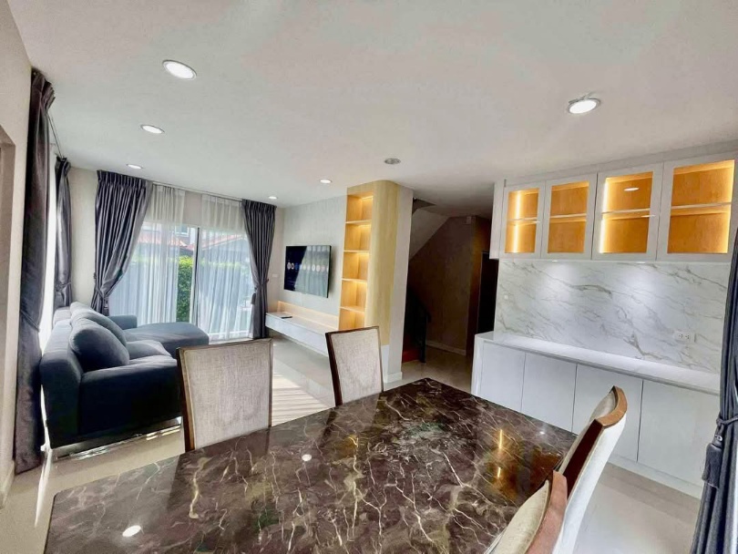 Life Bangkok Boulevard Rangsit