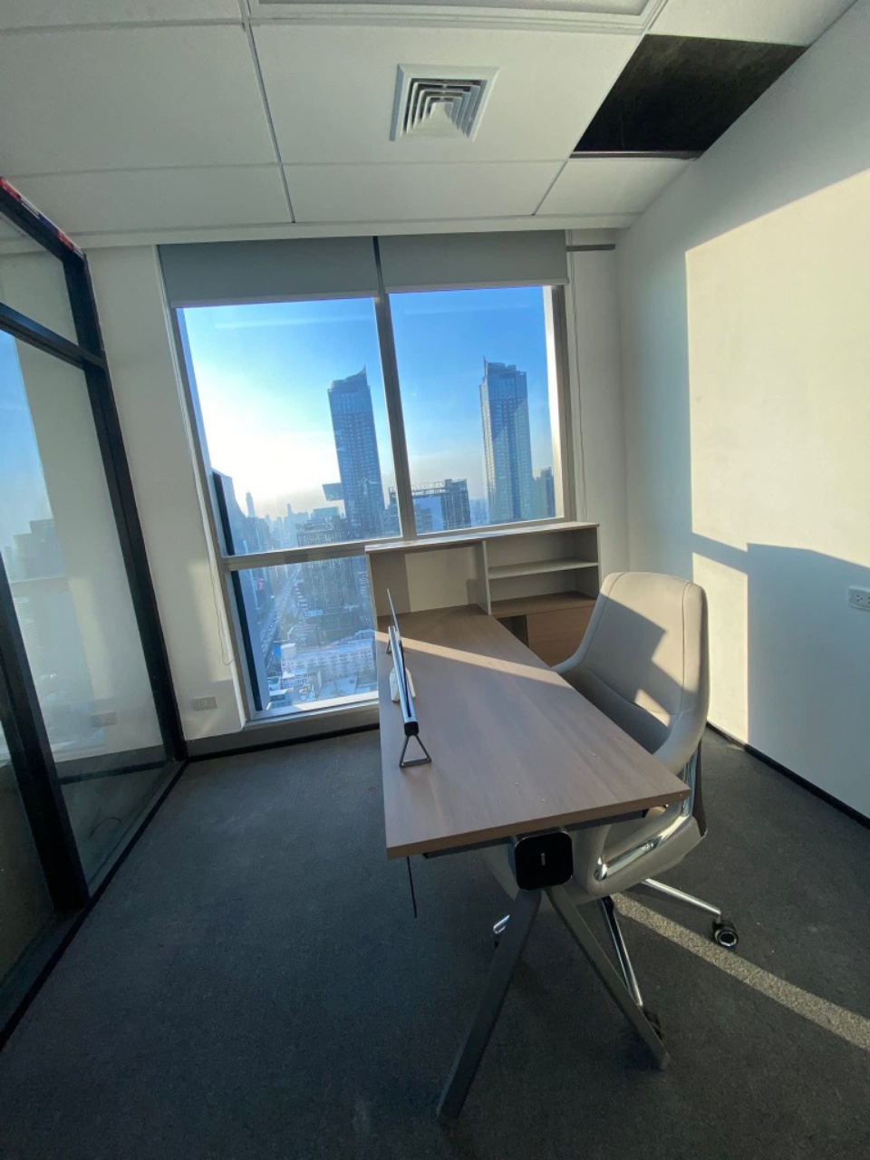 Wokii (V-One Tower) —  Office