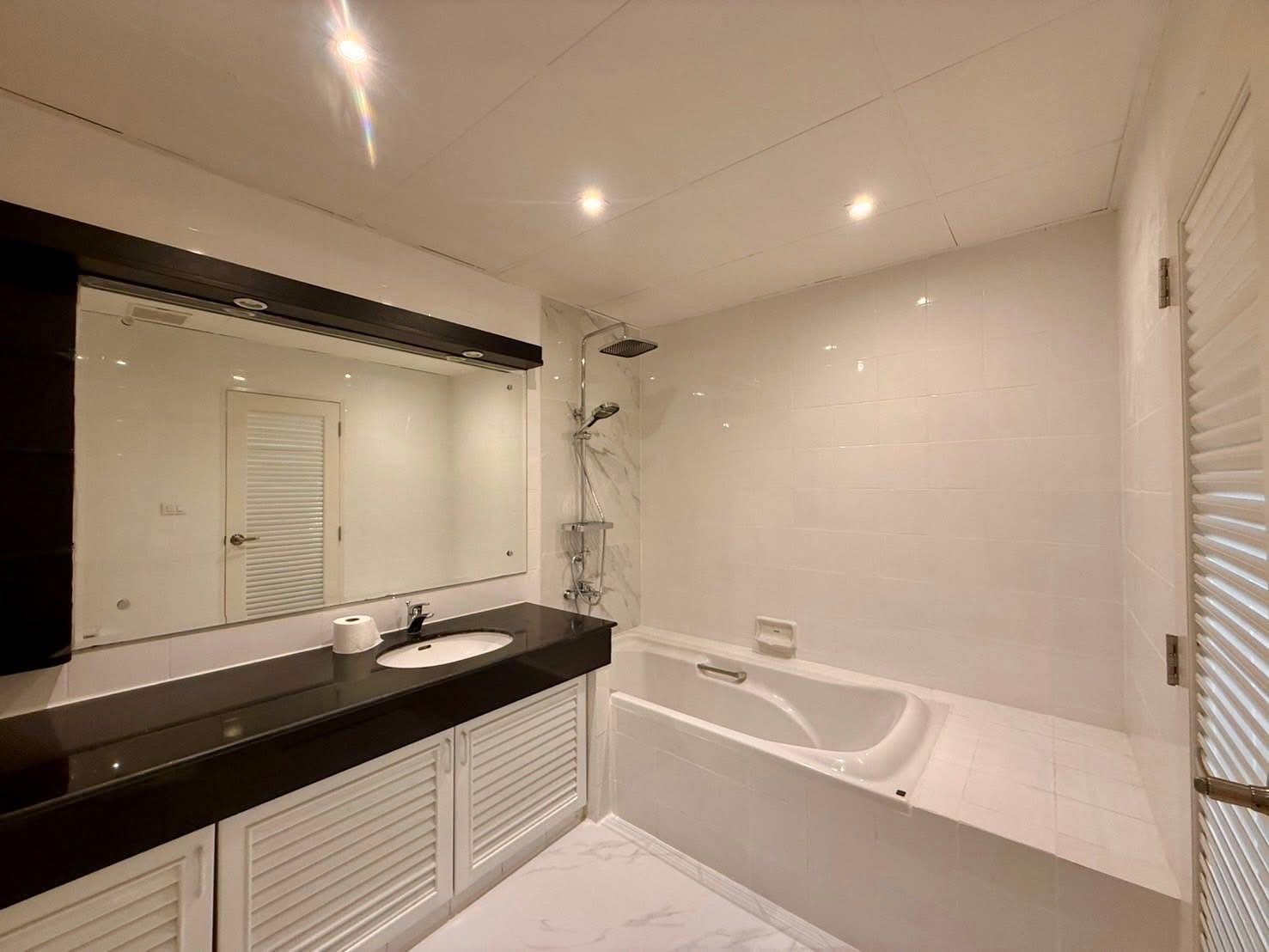 Liberty Park 2 , Sukhumvit 11