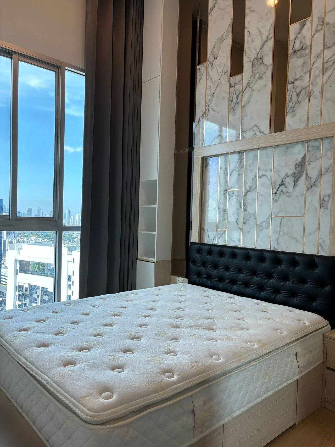 Noble Revolve Ratchada 1