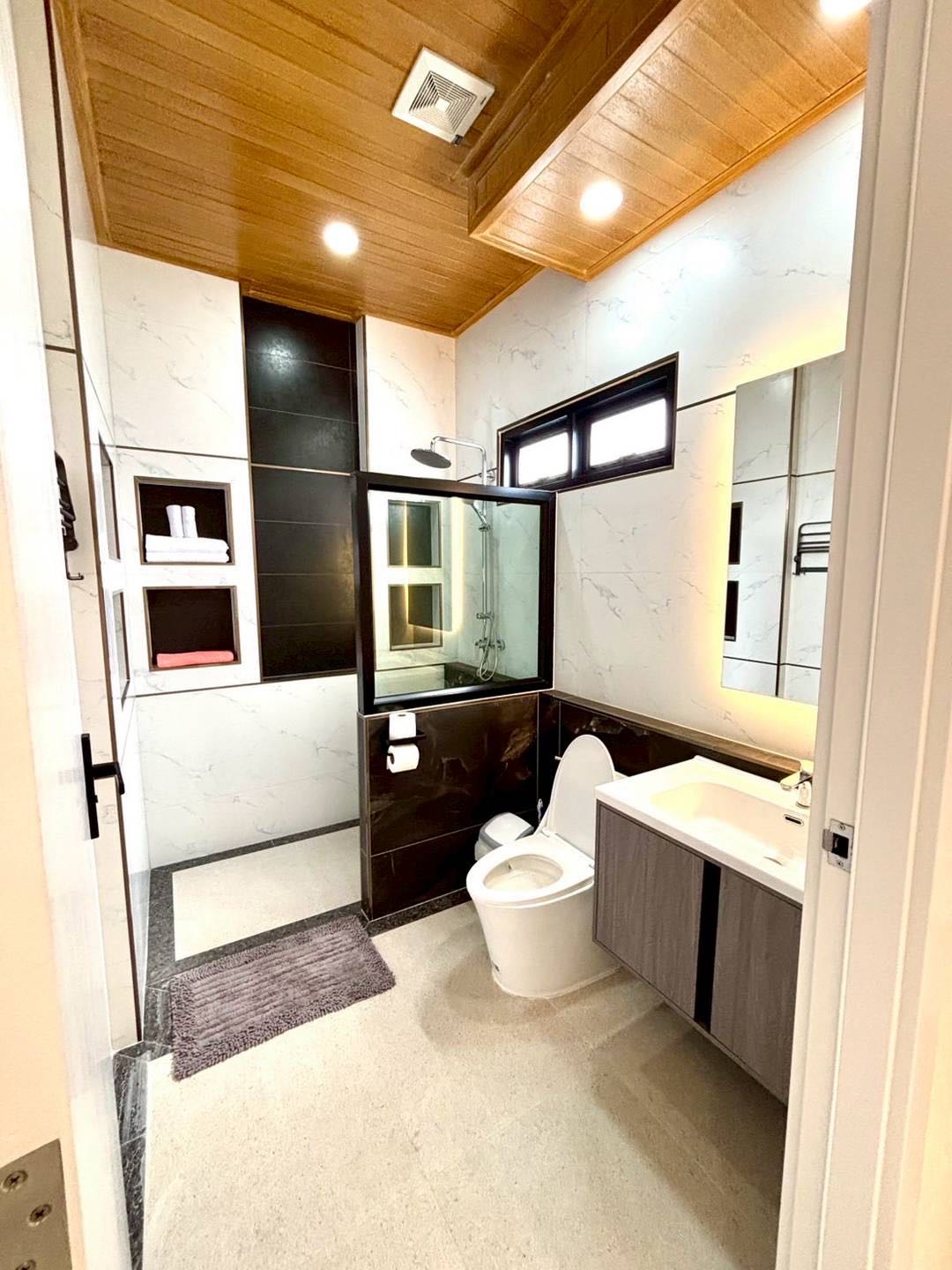 玛普拉占湖附近泳池别墅出租