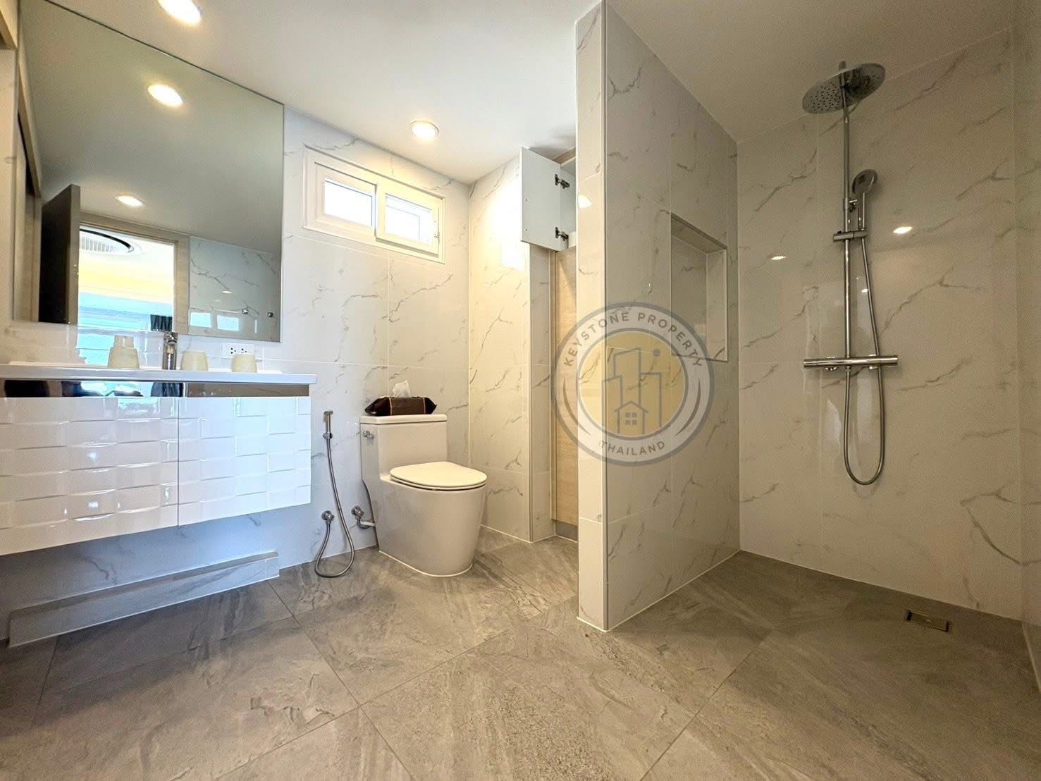 芭堤雅中天海滩 Grand Condotel