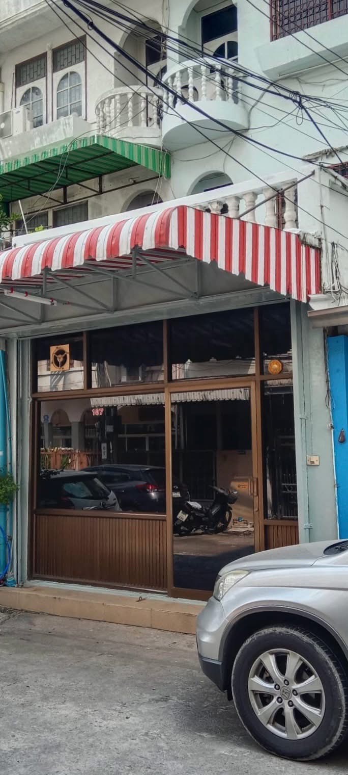 Office MRT Sutthisan