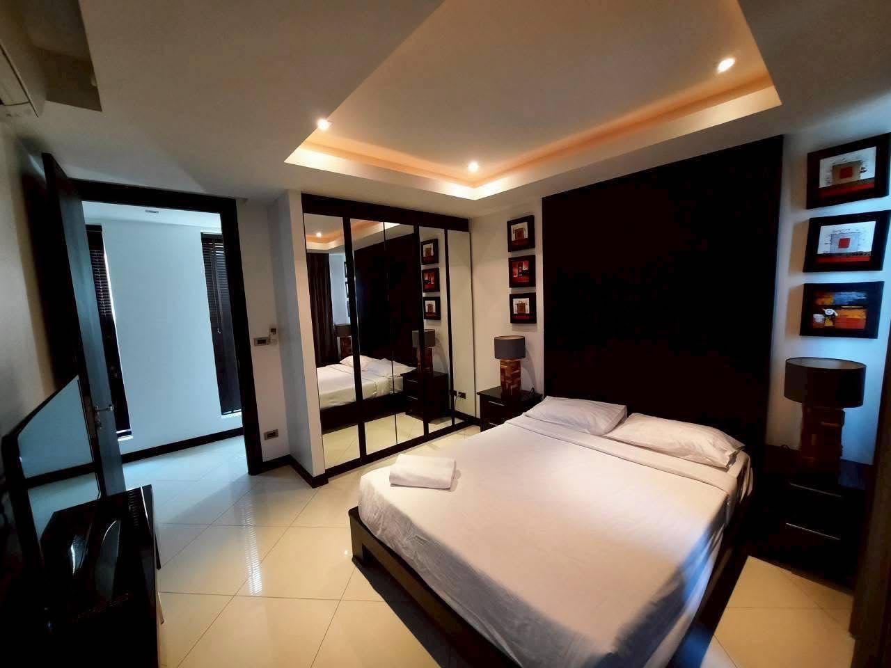 棕榈绿洲乔木提恩豪华泳池别墅出租：现代生活体验