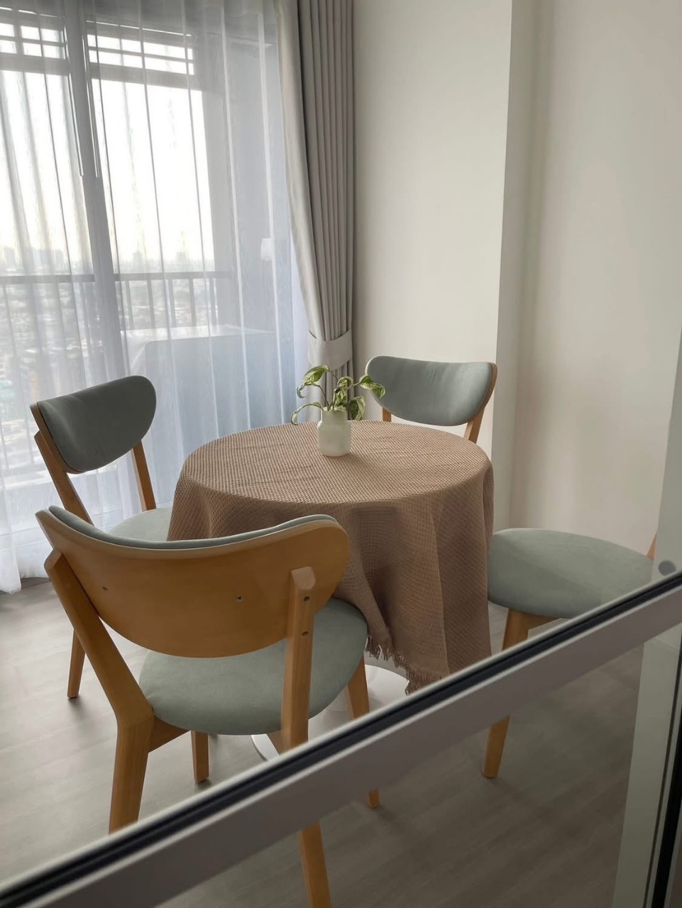 The President Charan Yaek Fai Chai Station