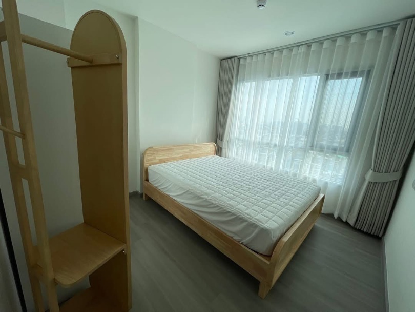 The President Charan Yaek Fai Chai Station