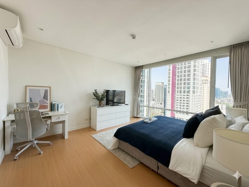 Fullerton Sukhumvit Luxe Condo in Ekkamai