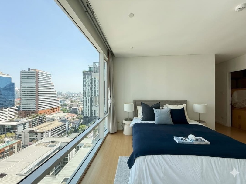 Fullerton Sukhumvit Luxe Condo in Ekkamai