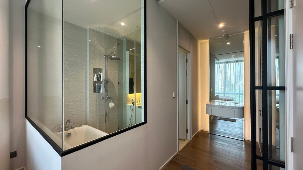 Muniq Langsuan 出售