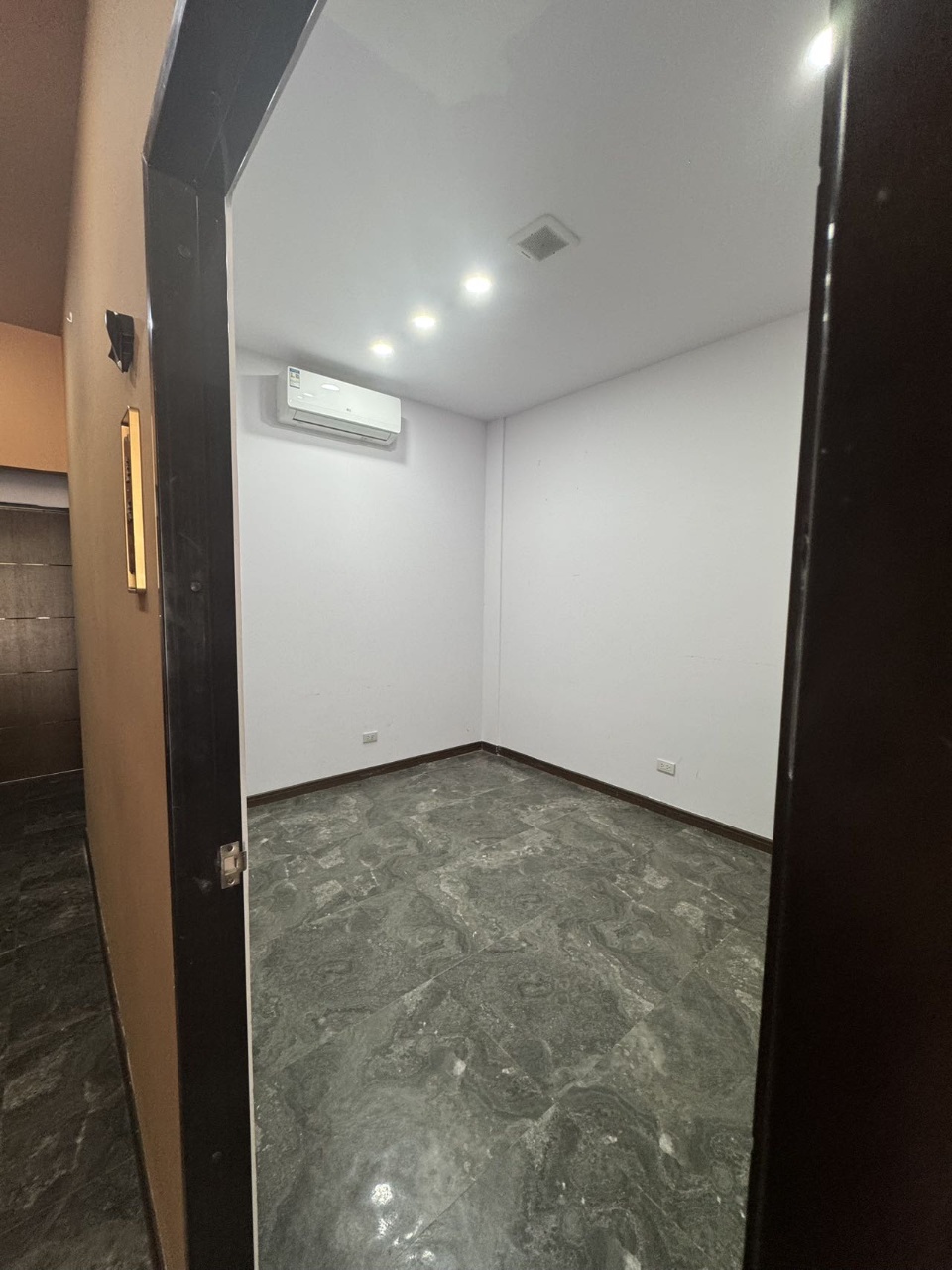 Home Office Rama9联排商住