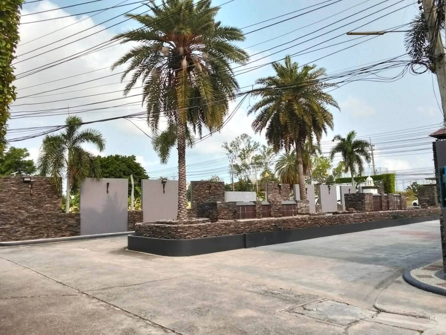 Chateau Dale Residence