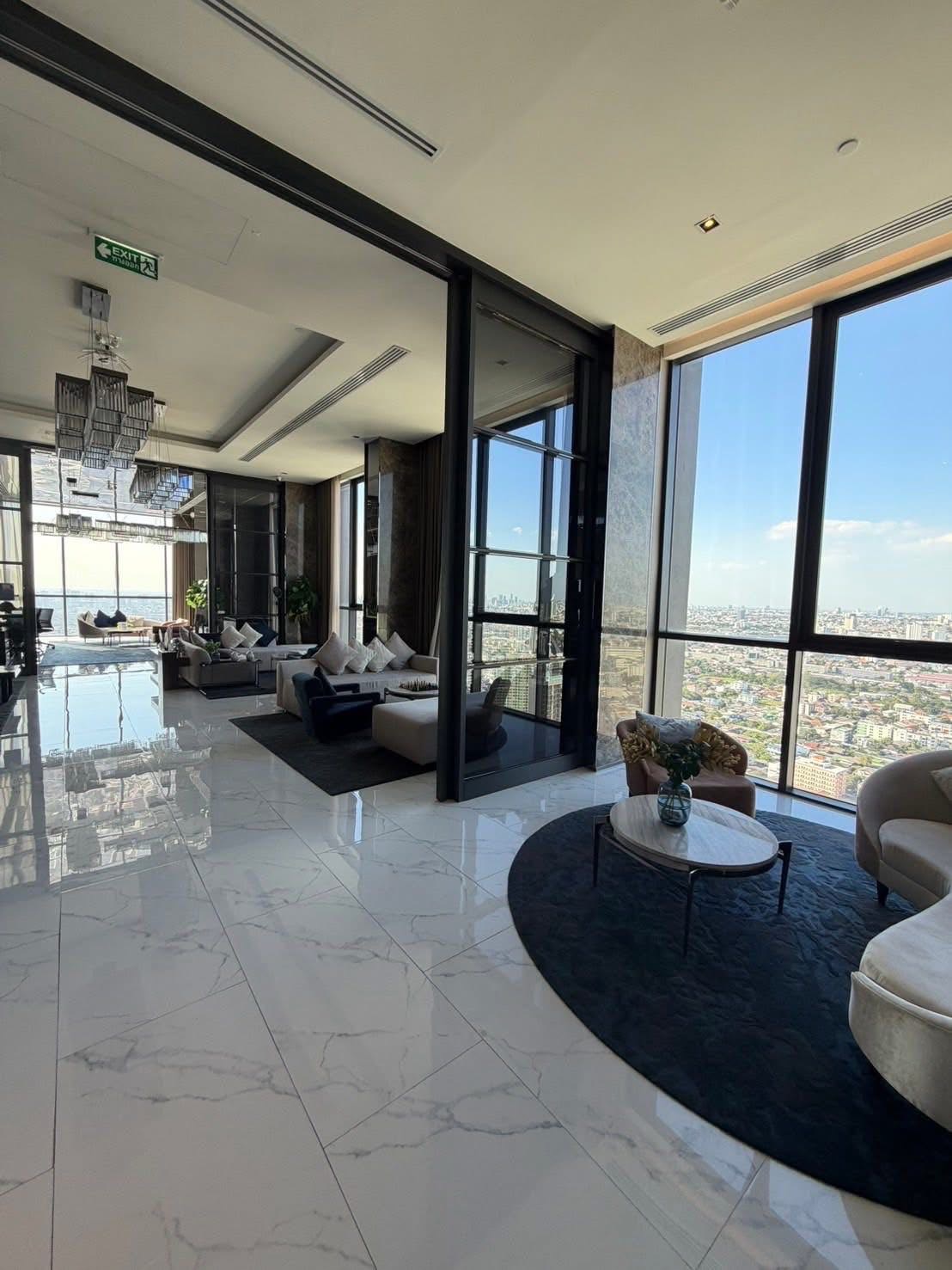 Mazarine Ratchayothin